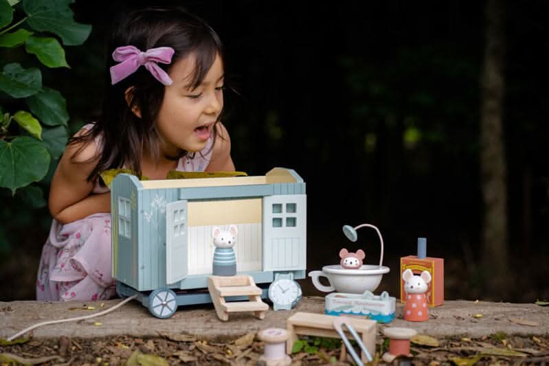 Wooden Shepherd’s Hut Playset – 27cm - Waydiy