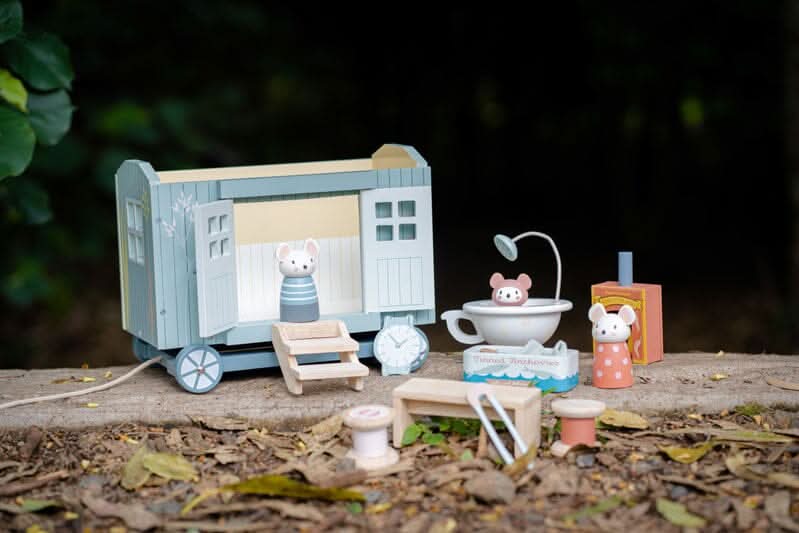 Wooden Shepherd’s Hut Playset – 27cm - Waydiy